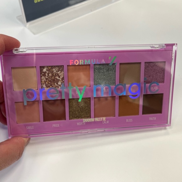 Pretty Magic 12-Pan Eyeshadow Palette - Picture 3 of 7